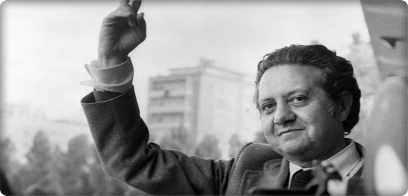 سواريز هو مؤسس الحزب الاشتراكي البرتغالي وكان وزيرا للخارجية وشغل رئاسة الوزراء مرتين قبل أن يتولى الرئاسة بين 1986 و1996 اضافة إلى كونه نائبا أوروبيا