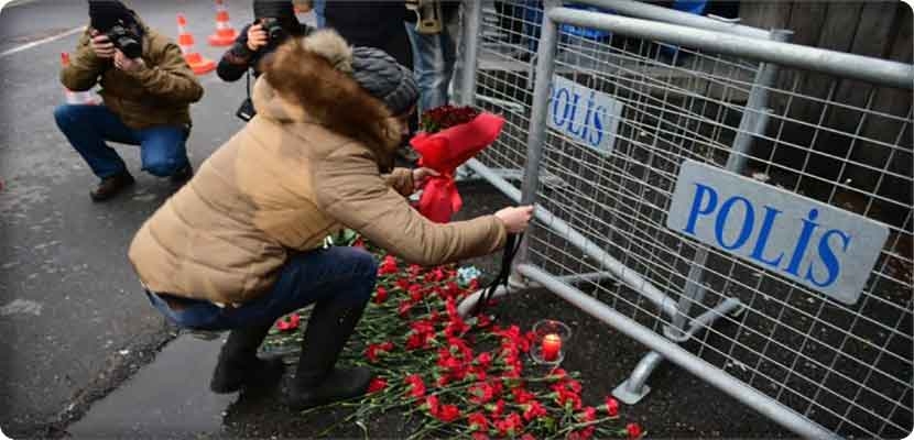 اكاليل الزهور على روح ضحايا اعتداء اسطنبول الارهابي