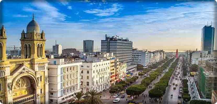 صورة لشارع الحبيب بورقيبة وسط العاصمة التونسية من أعلى في اتجاه الكنيسة 