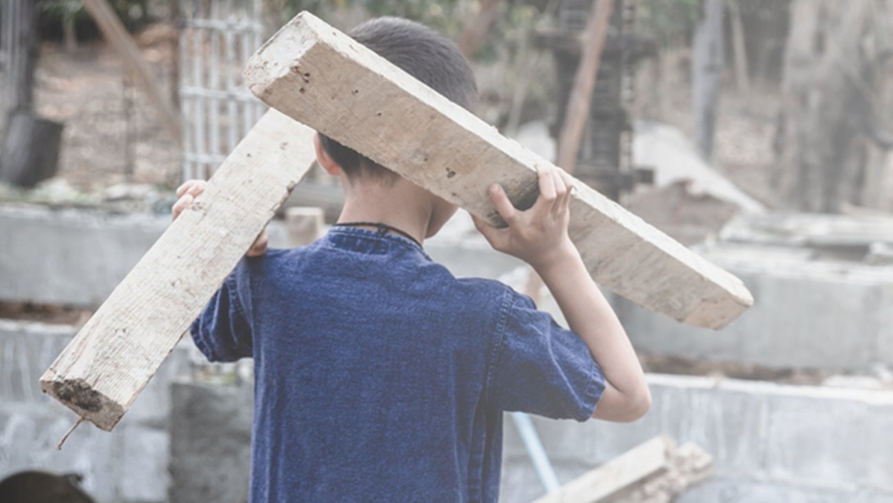 اليوم العالمي لمكافحة عمل الأطفال: الأطفال في خطر