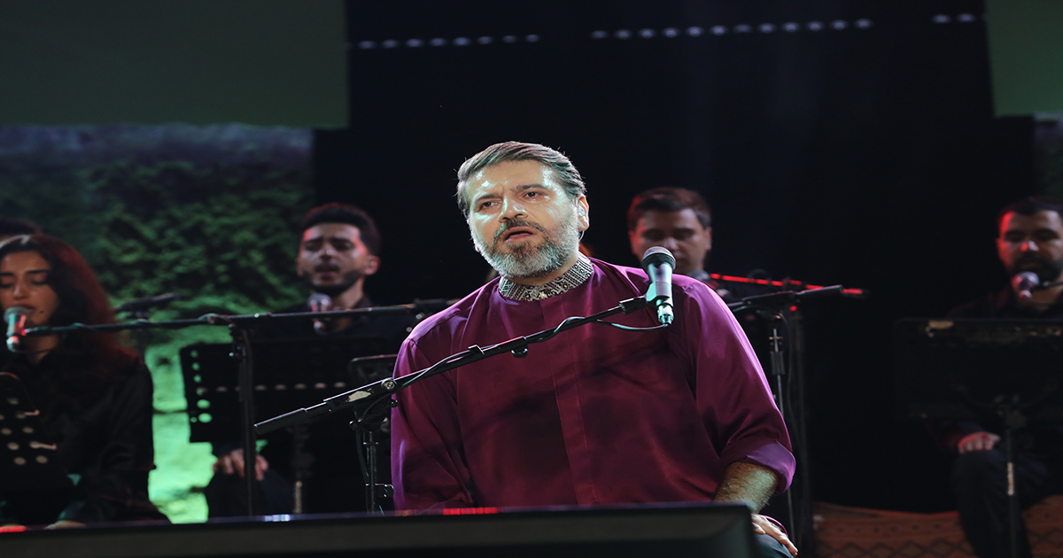 سامي يوسف في قرطاج: موسيقى تتجاوز الحدود وتوحّد الأرواح