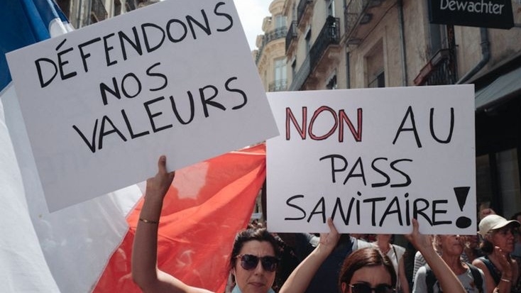 Paris: Un défilé contre le pass sanitaire